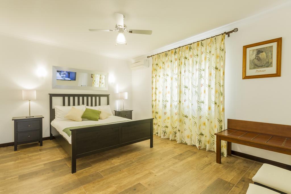 Hotel Holiday Lagos Exterior foto